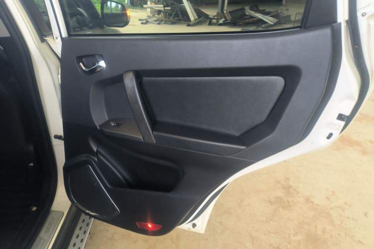 Used Geely Auto GX7 2014 2.0L Manual Luxury Version Right Rear Door Interior