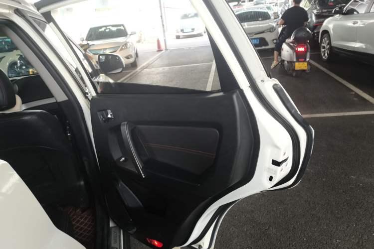 Used Geely Auto GX7 2014 2.0L Automatic Prestige Edition Right Rear Door Interior