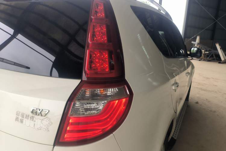 Used Geely Auto GX7 2014 2.0L Manual Luxury Version Right Rear Taillight