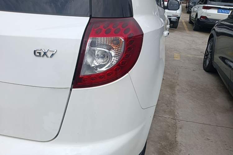 Used Geely Auto GX7 2014 1.8L Manual Value-Added Sunroof Edition Right Rear Taillight