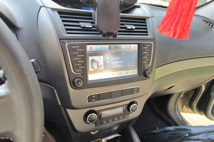 Used Geely Auto GX7 2014 2.0L Automatic Prestige Edition Audio And AC Panel