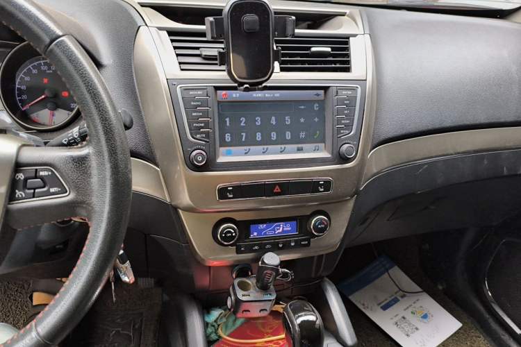 Used Geely Auto GX7 2014 2.0L Automatic Prestige Version China V Standard Audio And AC Panel