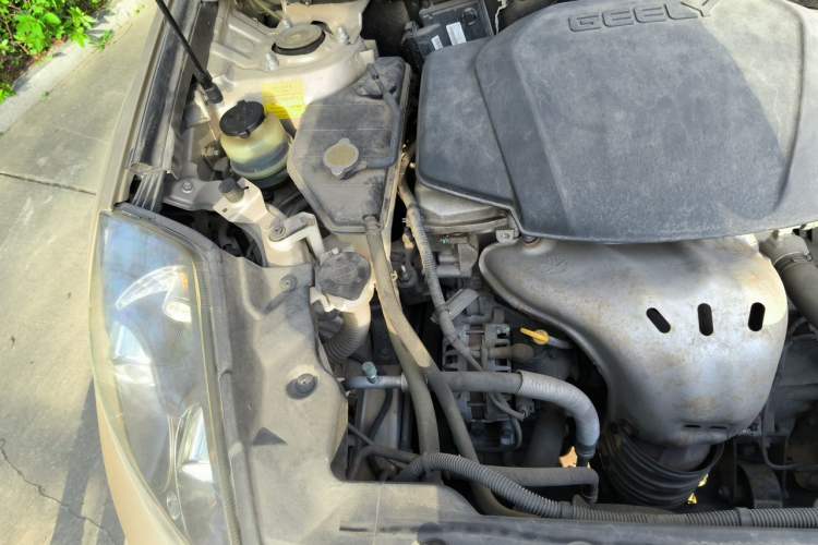 Used Geely Auto GX7 2014 2.0L Automatic Prestige Edition Engine Bay Right