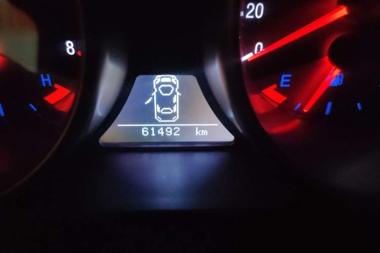 Used Geely Auto GX7 2014 1.8L Manual Value Edition Odometer Close Up
