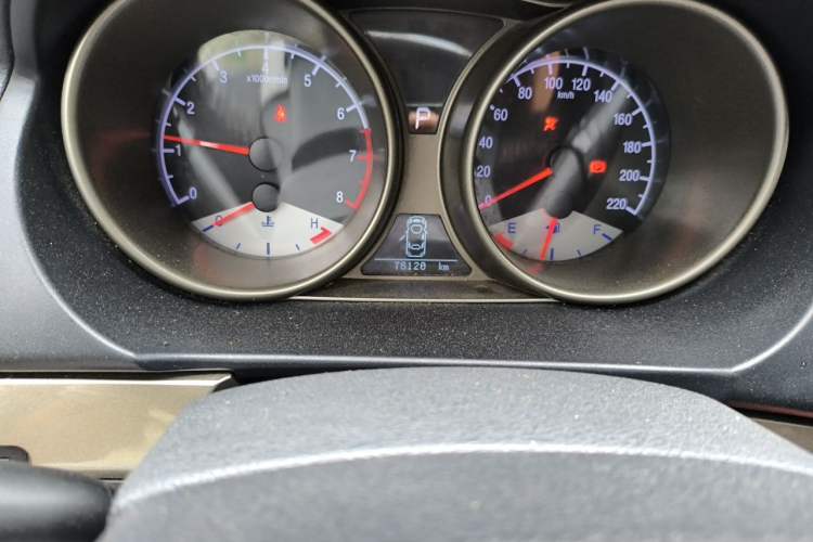 Used Geely Auto GX7 2014 2.0L Automatic Prestige Version China V Standard Odometer Close Up