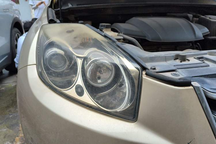 Used Geely Auto GX7 2014 2.0L Automatic Prestige Version China V Standard Right Front Headlight
