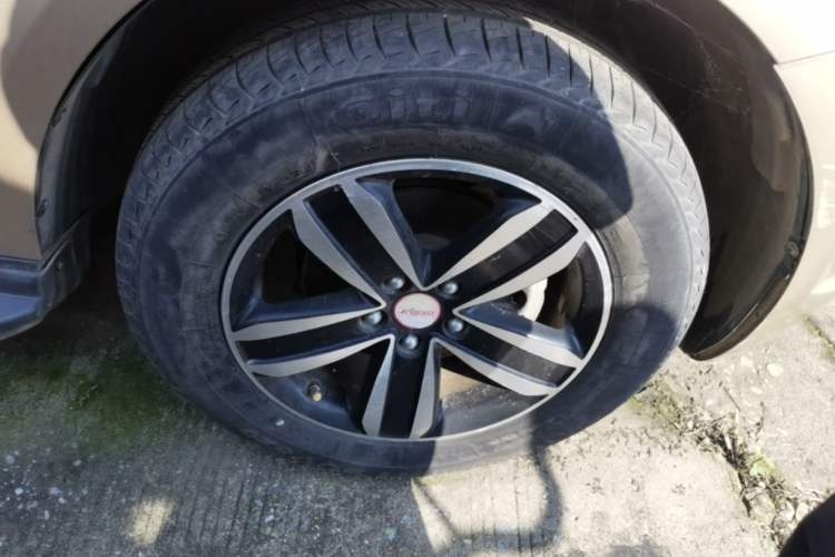 Used Geely Auto GX7 2014 2.0L Automatic Value Edition Right Front Wheel Hub