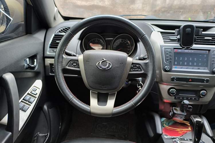 Used Geely Auto GX7 2014 2.0L Automatic Prestige Version China V Standard Steering Wheel