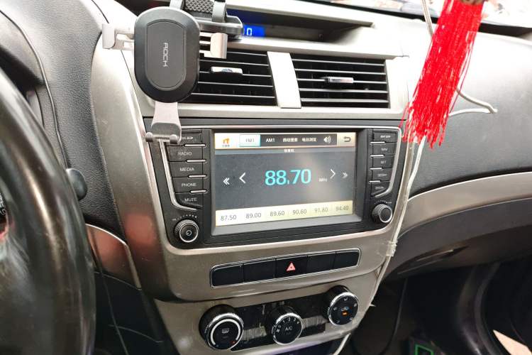 Used Geely Auto GX7 2015 Classic Edition 1.8L Manual Elite Model China V Standard Audio And AC Panel