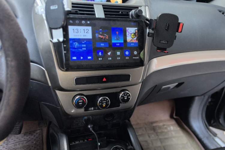 Used Geely Auto GX7 2015 Classic Edition 1.8L Manual Urban Model China V Standard Audio And AC Panel