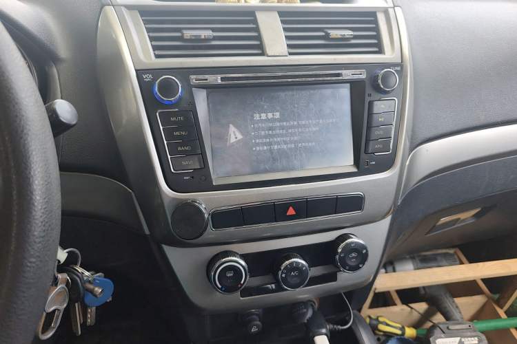 Used Geely Auto GX7 2015 Classic Edition 1.8L Manual Elite Model China IV Audio And AC Panel