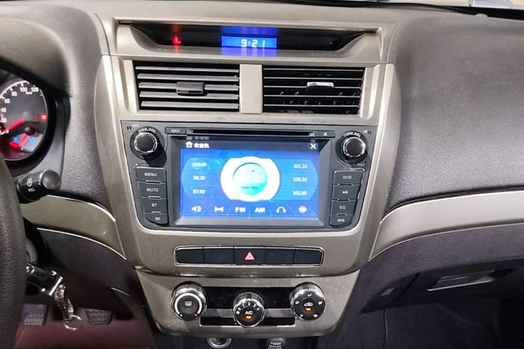 Used Geely Auto GX7 2015 Classic Edition 1.8L Manual Urban Model China IV Audio And AC Panel