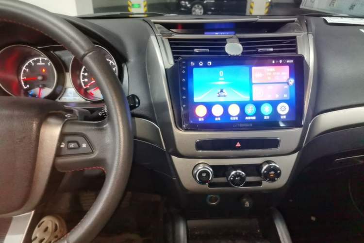 Used Geely Auto GX7 2015 Classic Edition 1.8L Manual New Urban Upgrade Version China IV Standard Audio And AC Panel