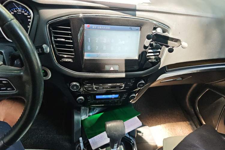 Used Geely Auto GX7 2015 Sports Edition 2.0L Automatic Prestige Model Audio And AC Panel