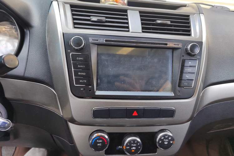 Used Geely Auto GX7 2015 Classic Edition 1.8L Manual Urban Model China V Standard Audio And AC Panel