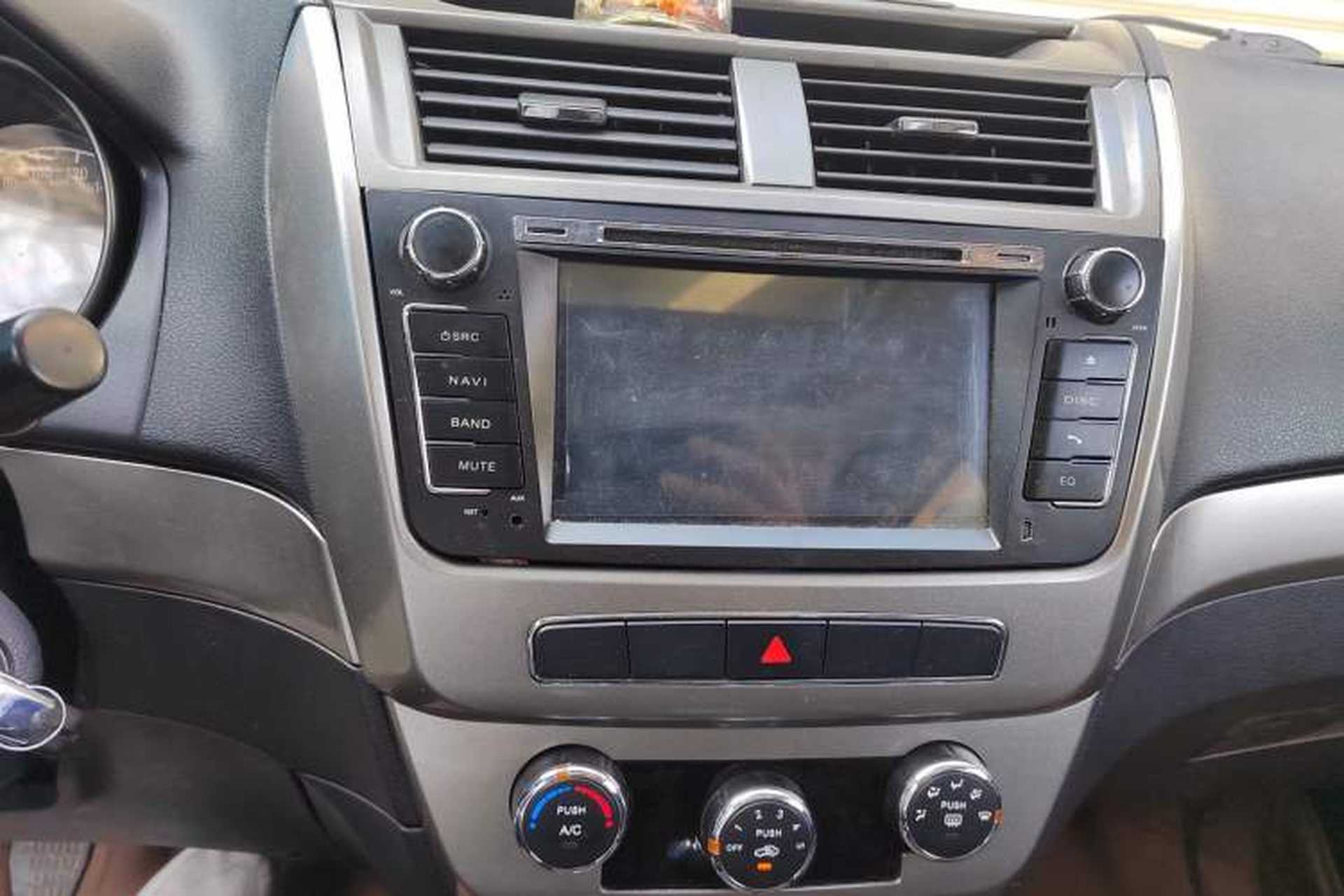 Used Geely Auto GX7 2015 Classic Edition 1.8L Manual Urban Model China V Standard Audio And AC Panel