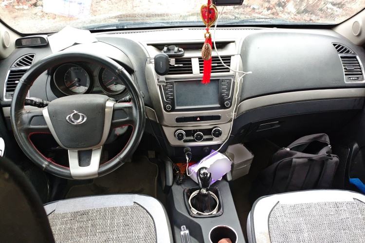 Used Geely Auto GX7 2015 Classic Edition 1.8L Manual Elite Model China V Standard Center Console