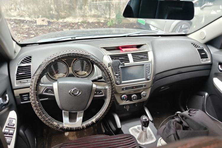 Used Geely Auto GX7 2015 Classic Edition 1.8L Manual Elite Model China V Standard Center Console