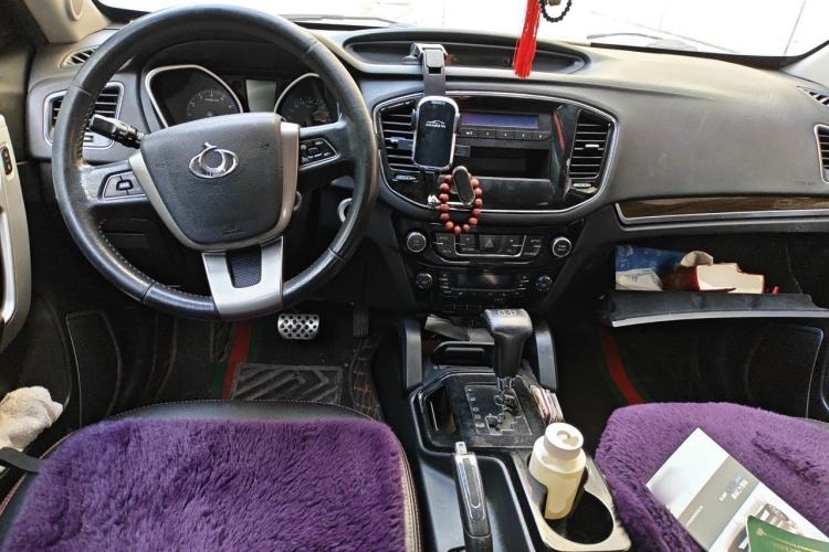 Used Geely Auto GX7 2015 Sport Edition 2.0L Automatic Luxury Model Center Console