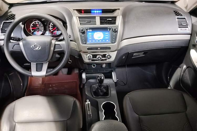 Used Geely Auto GX7 2015 Classic Edition 1.8L Manual Urban Model China IV Center Console