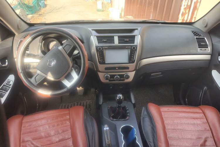 Used Geely Auto GX7 2015 Classic Edition 1.8L Manual Elite Model China IV Center Console