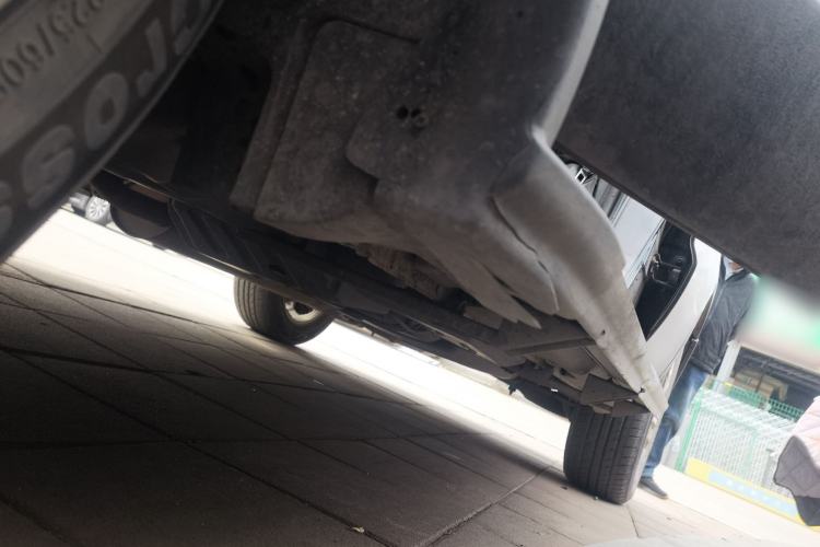Used Geely Auto GX7 2015 Classic Edition 1.8L Manual Elite Model China V Standard Chassis Front Left
