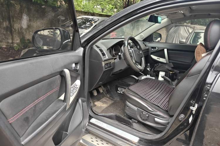 Used Geely Auto GX7 2015 Classic Edition 1.8L Manual Elite Model China V Standard Driver Seat