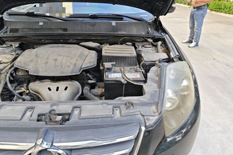 Used Geely Auto GX7 2015 Sport Edition 2.0L Automatic Luxury Model Engine Bay Left