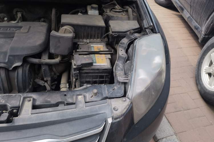 Used Geely Auto GX7 2015 Classic Edition 1.8L Manual Elite Model China V Standard Engine Bay Left