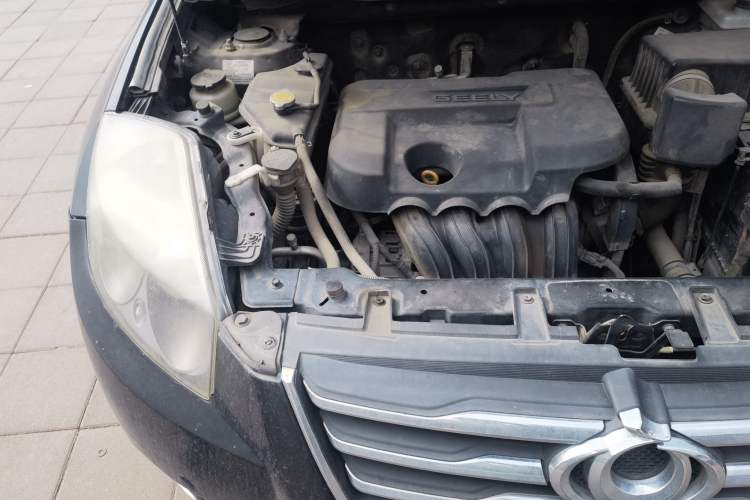 Used Geely Auto GX7 2015 Classic Edition 1.8L Manual Elite Model China V Standard Engine Bay Right