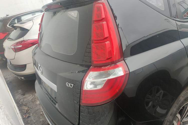 Used Geely Auto GX7 2015 Classic Edition 1.8L Manual Elite Model China V Standard Exterior 4
