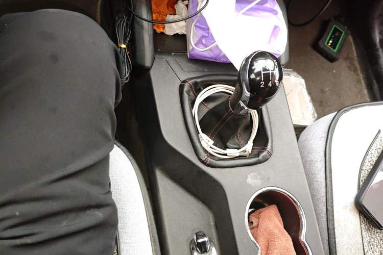 Used Geely Auto GX7 2015 Classic Edition 1.8L Manual Elite Model China V Standard Gear Lever