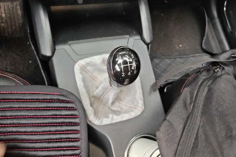 Used Geely Auto GX7 2015 Classic Edition 1.8L Manual Elite Model China V Standard Gear Lever