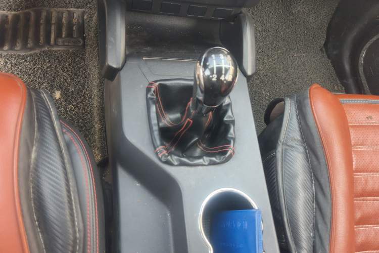 Used Geely Auto GX7 2015 Classic Edition 1.8L Manual Elite Model China IV Gear Lever