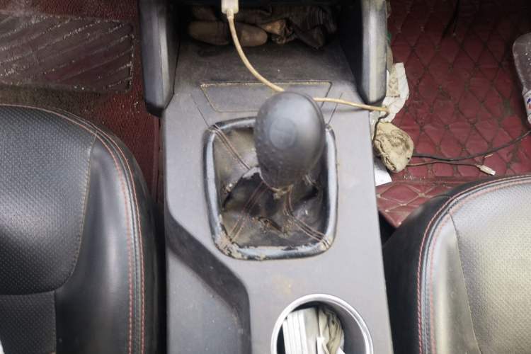 Used Geely Auto GX7 2015 Classic Edition 1.8L Manual Elite Model China V Standard Gear Lever