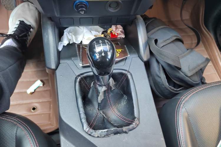 Used Geely Auto GX7 2015 Classic Edition 1.8L Manual Urban Model China V Standard Gear Lever