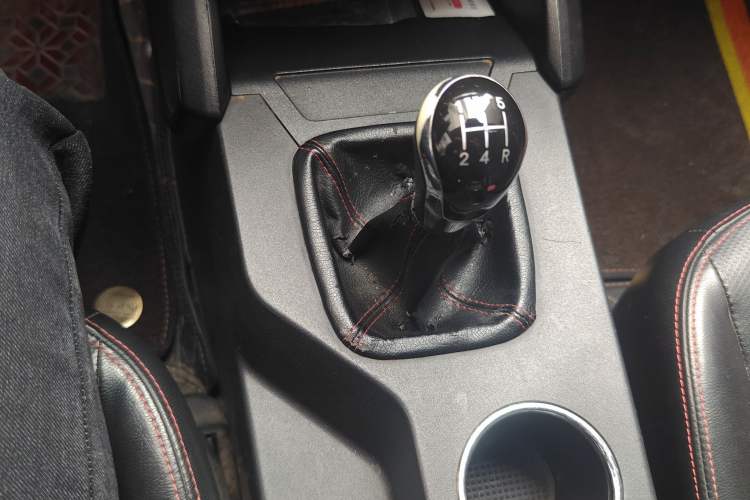 Used Geely Auto GX7 2015 Classic Edition 1.8L Manual New Urban Model China IV Gear Lever