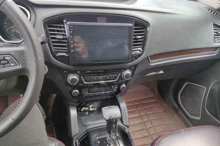 Used Geely Auto GX7 2015 Sport Edition 2.0L Automatic Luxury Model Interior 3