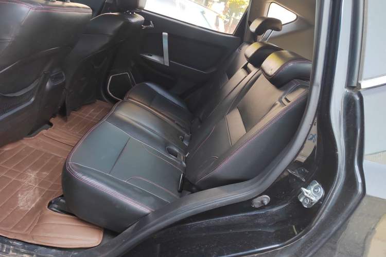 Used Geely Auto GX7 2015 Classic Edition 1.8L Manual Urban Model China V Standard Left Rear Seat