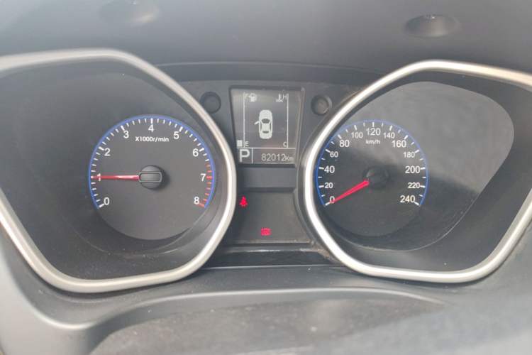 Used Geely Auto GX7 2015 Sports Edition 2.0L Automatic Prestige Model Odometer Close Up