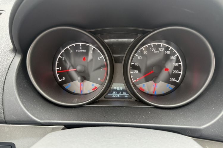 Used Geely Auto GX7 2015 Classic Edition 1.8L Manual Elite Model China V Standard Odometer Close Up