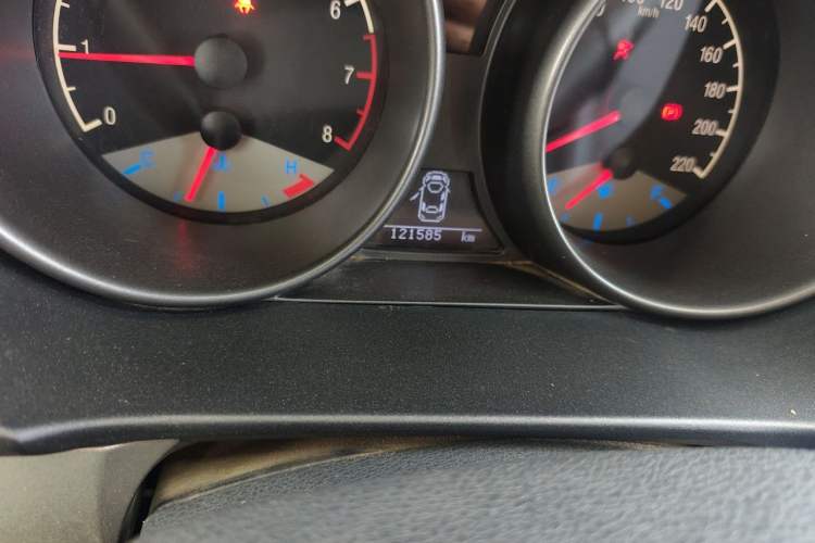 Used Geely Auto GX7 2015 Classic Edition 1.8L Manual Elite Model China IV Odometer Close Up