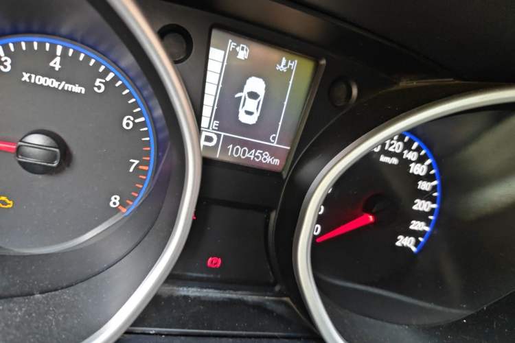 Used Geely Auto GX7 2015 Sport Edition 2.0L Automatic Luxury Model Odometer Close Up