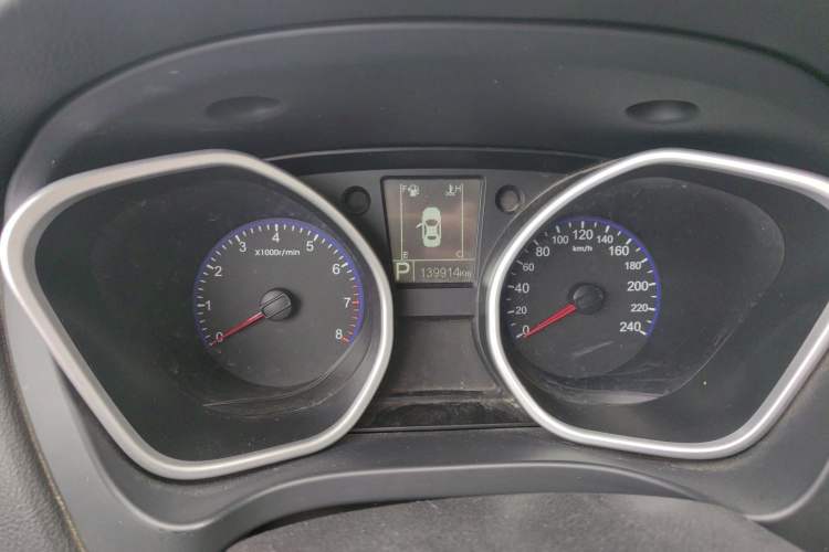 Used Geely Auto GX7 2015 Sport Edition 2.0L Automatic Luxury Model Odometer Close Up
