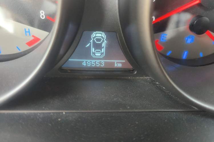 Used Geely Auto GX7 2015 Classic Edition 1.8L Manual Elite Model China IV Odometer Close Up