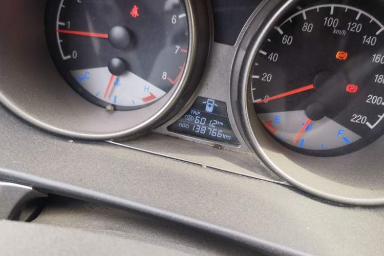 Used Geely Auto GX7 2015 Classic Edition 1.8L Manual Elite Model China V Standard Odometer Close Up
