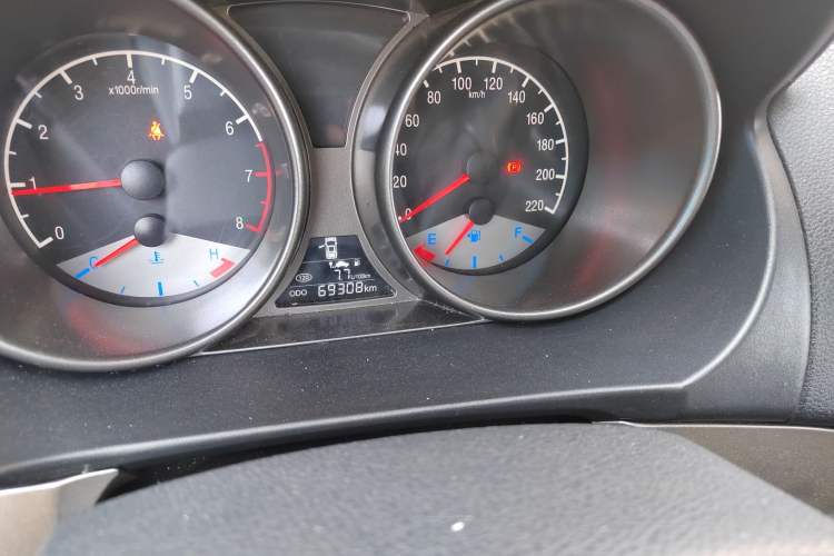 Used Geely Auto GX7 2015 Classic Edition 1.8L Manual Urban Model China V Standard Odometer Close Up