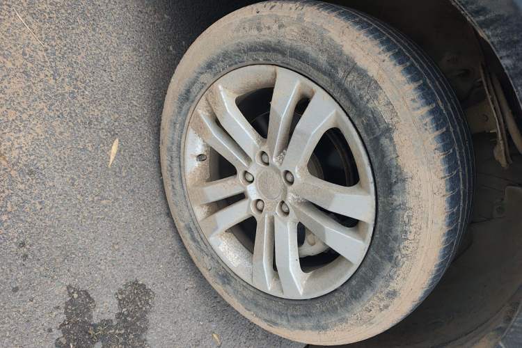 Used Geely Auto GX7 2015 Classic Edition 1.8L Manual Elite Model China IV Right Front Wheel Hub