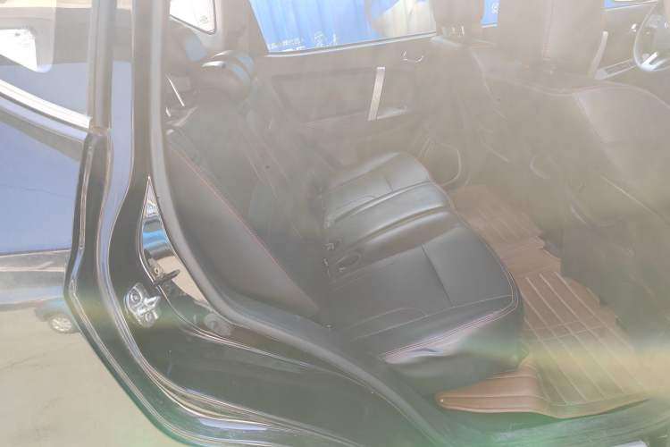 Used Geely Auto GX7 2015 Classic Edition 1.8L Manual Urban Model China V Standard Right Rear Seat