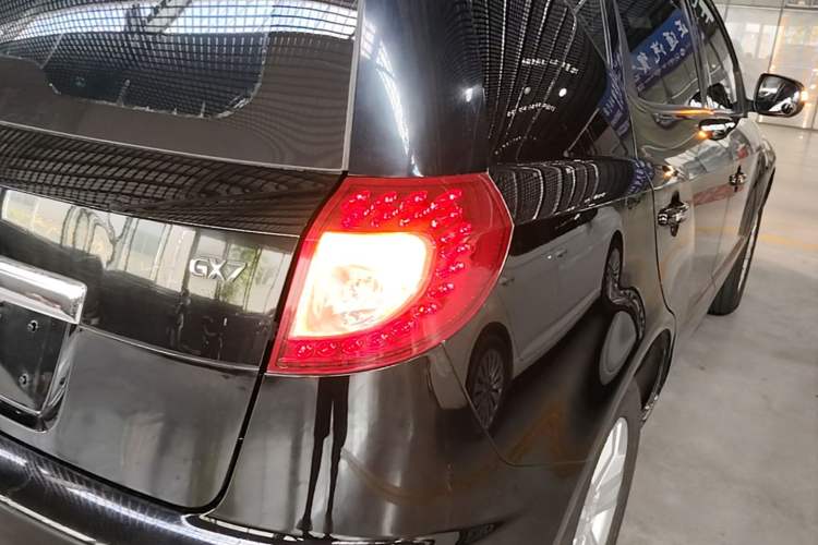 Used Geely Auto GX7 2015 Classic Edition 1.8L Manual Urban Model China IV Right Rear Taillight